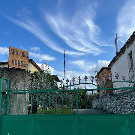 Ardjon House Hostel Berat Luaran gambar