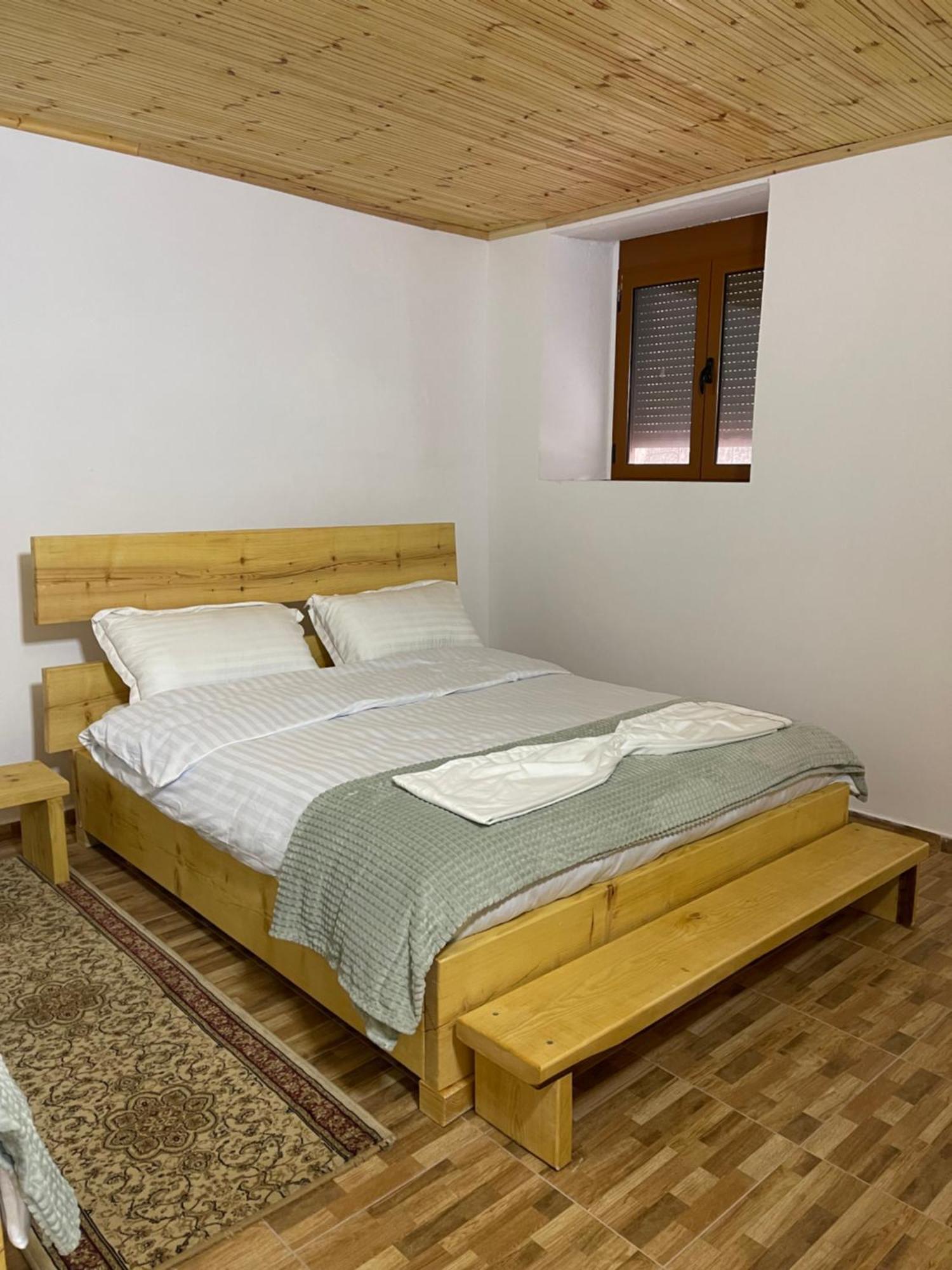 Ardjon House Hostel Berat Luaran gambar