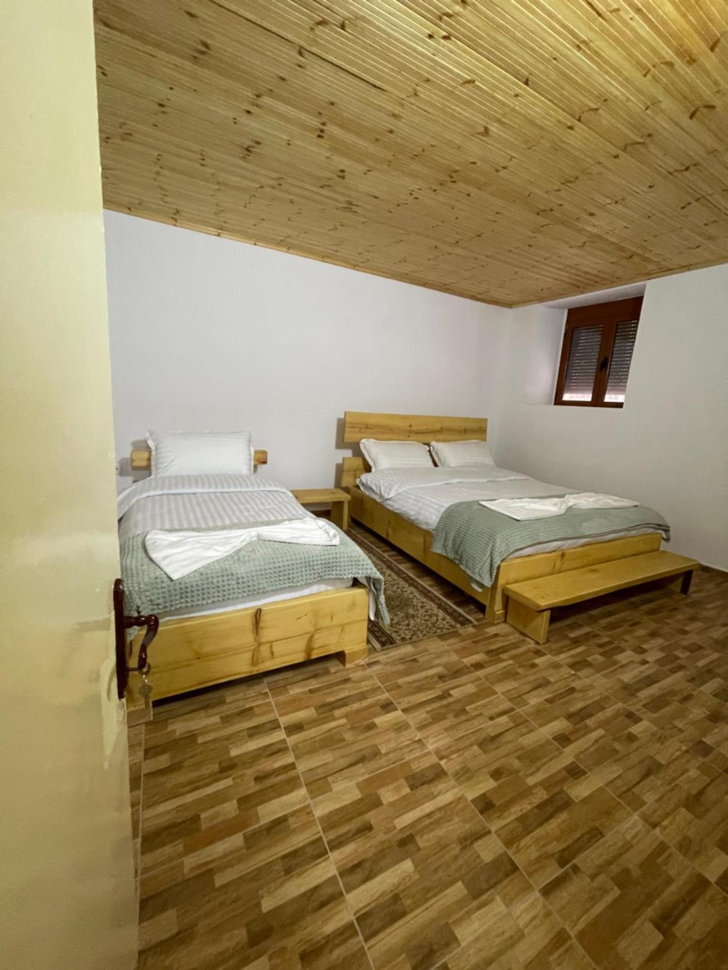 Ardjon House Hostel Berat Luaran gambar