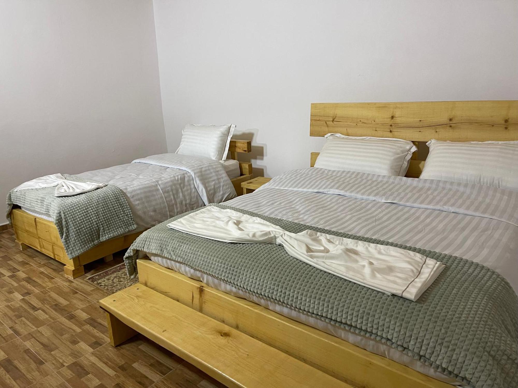Ardjon House Hostel Berat Luaran gambar